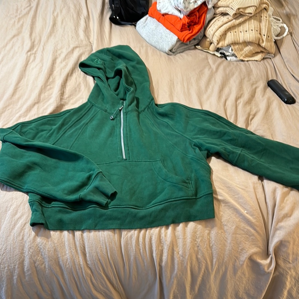 Lululemon Scuba half zip cropped hoodie